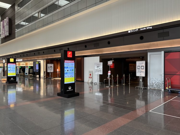 ▲羽田空港第1ターミナル南ウイングにあるJALグローバルクラブ専用カウンターとファーストクラス専用カウンター